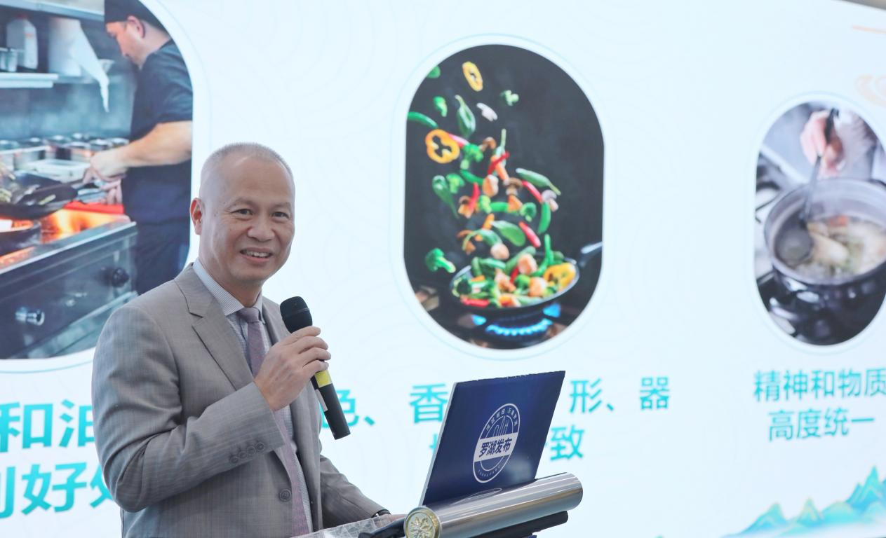 中國烹飪協會副會長、深圳市烹飪協會創會會長黃平發言